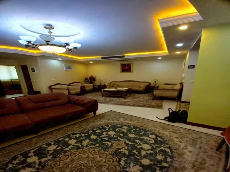 فروش آپارتمان 90 متری دریاچه چیتگر 2 خواب نقشه عالی و مهندسی دارای نور کافی شیک و خاص 